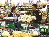 Lucia meets Sheriff Tippet in the grocery store.