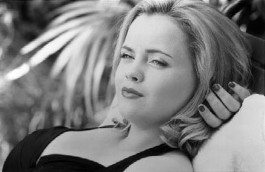 Christina Ricci as Dedee Truitt